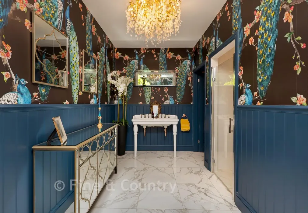 En Suite - Willow Road, Whitstable, Kent - Wards of Kent