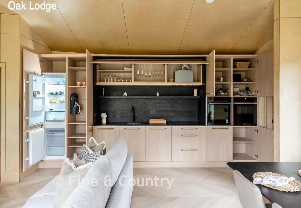 Oak Lodge - Willow Road, Whitstable, Kent - Wards of Kent