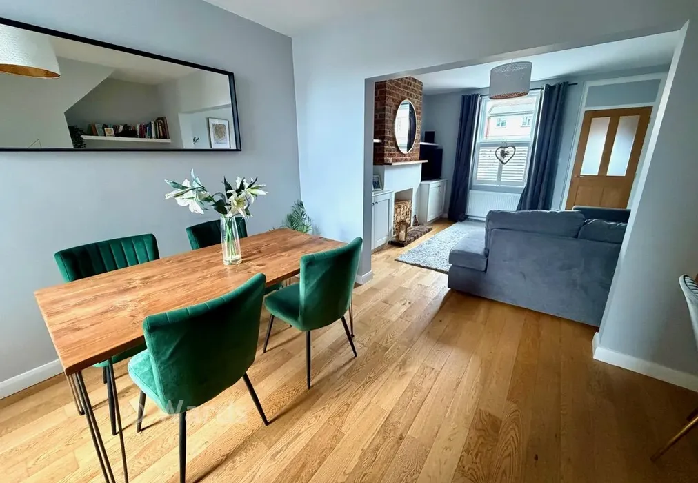 Dining New - Tonbridge Road, Hildenborough, Tonbridge, Kent - Wards of Kent