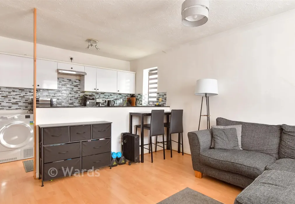 Lounge - Willowside, Snodland, Kent - Wards of Kent