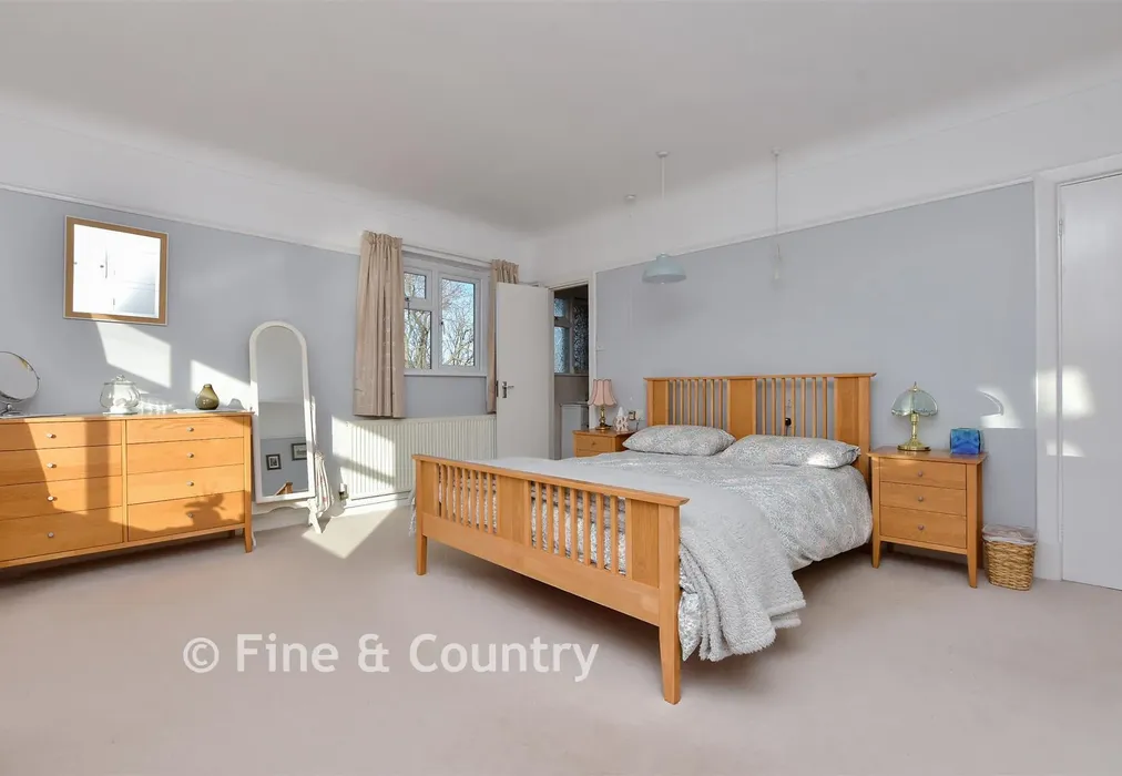 Bedroom 1 - Kingsgate Avenue, Broadstairs, Kent - Wards of Kent