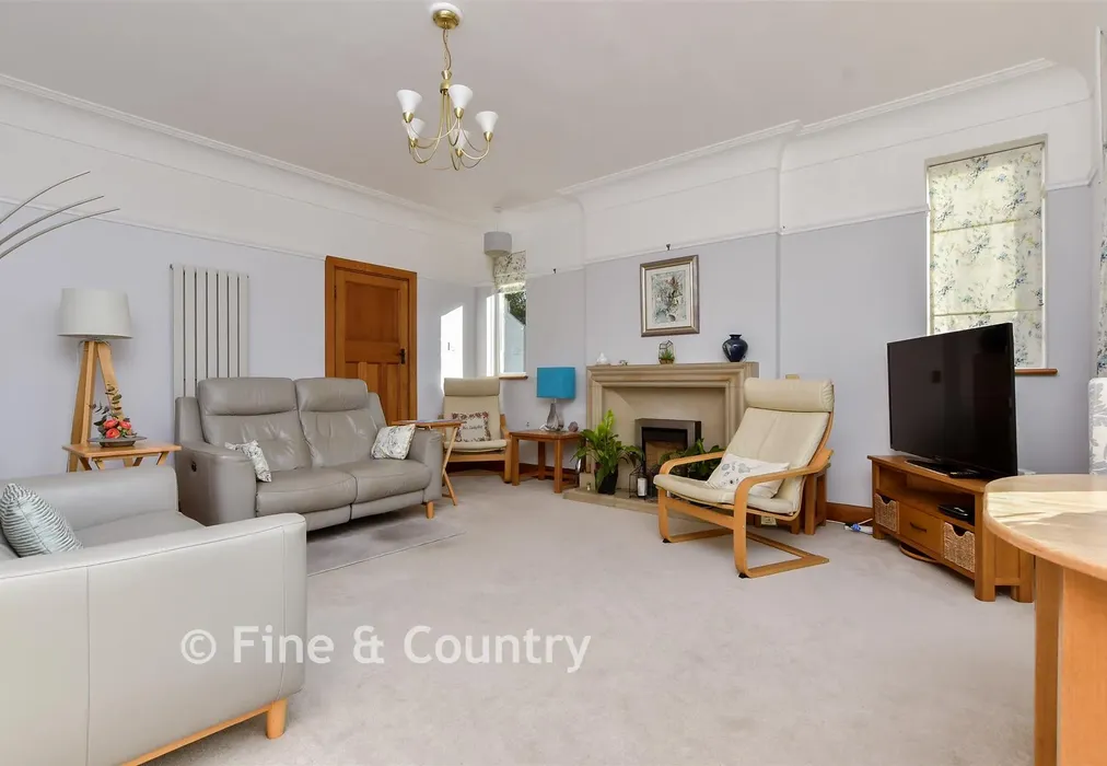 Sitting Room - Kingsgate Avenue, Broadstairs, Kent - Wards of Kent