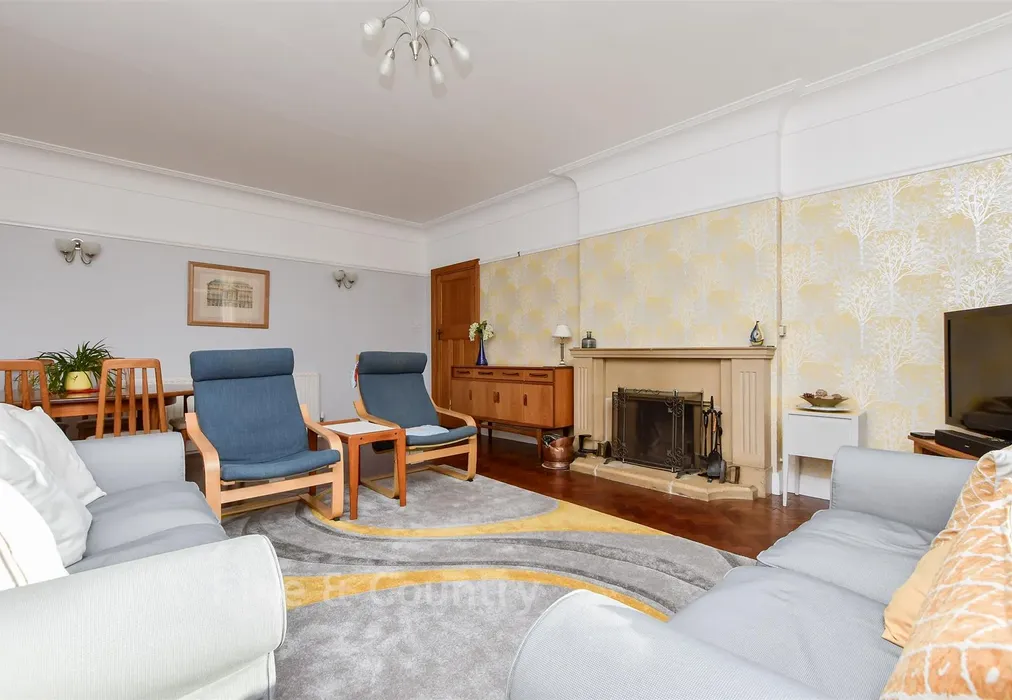 Dining Room - Kingsgate Avenue, Broadstairs, Kent - Wards of Kent