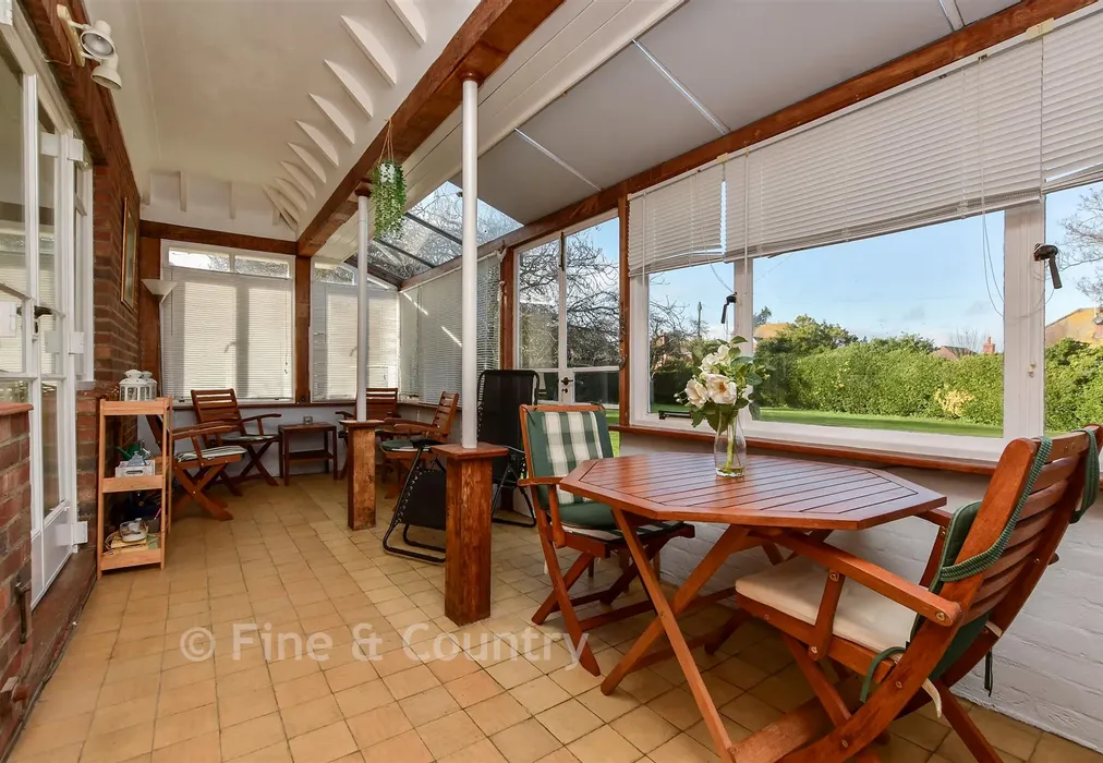 Garden Room - Kingsgate Avenue, Broadstairs, Kent - Wards of Kent