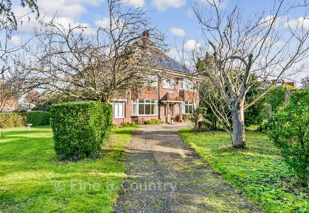 Front Garden - Kingsgate Avenue, Broadstairs, Kent - Wards of Kent