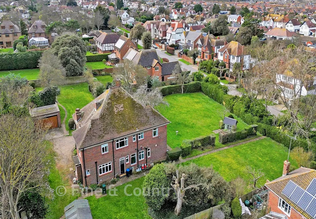 Aerial View - Kingsgate Avenue, Broadstairs, Kent - Wards of Kent