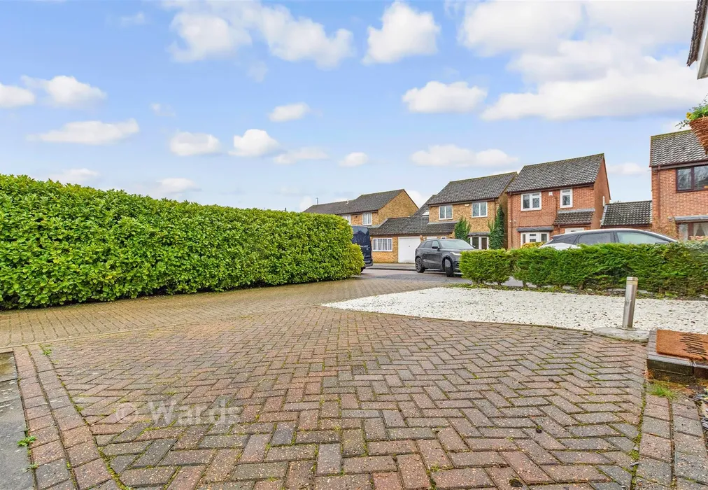 Driveway/Parking - The Briars, West Kingsdown, Sevenoaks, Kent - Wards of Kent
