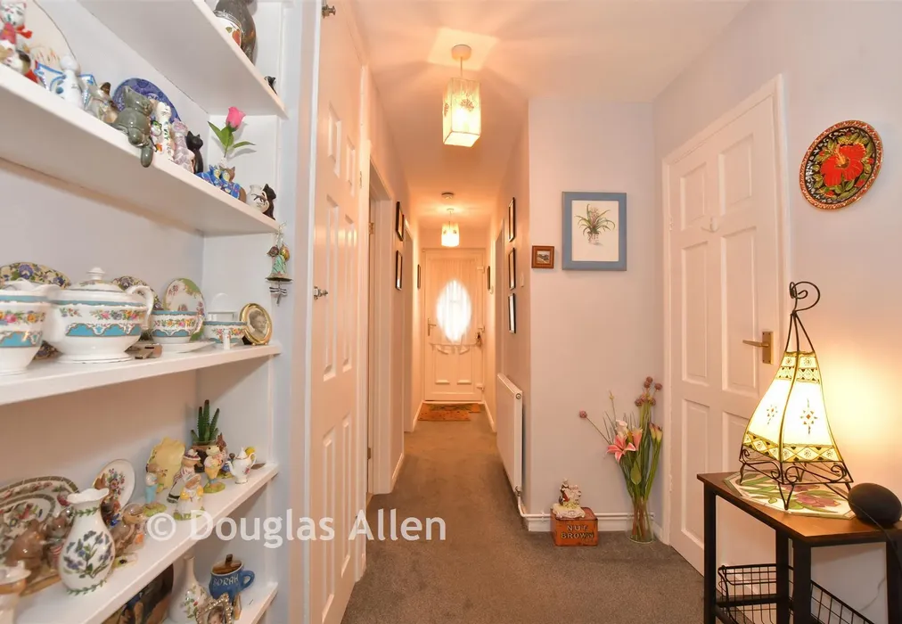 Hallway - Roseberry Gardens, Upminster, Essex - Wards of Kent