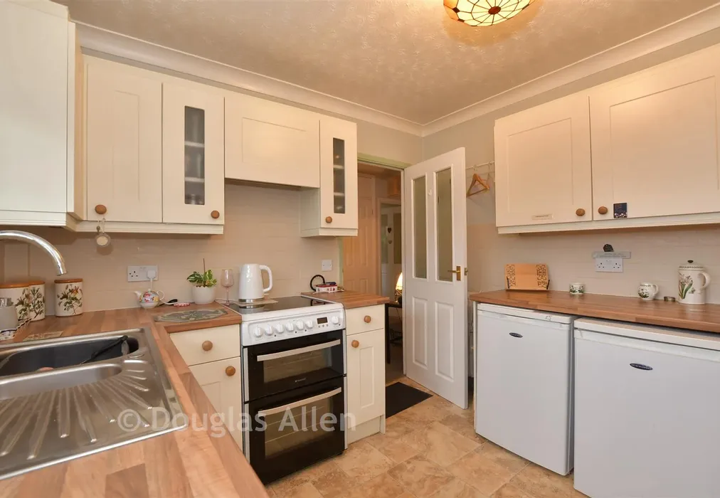 Kitchen - Roseberry Gardens, Upminster, Essex - Wards of Kent