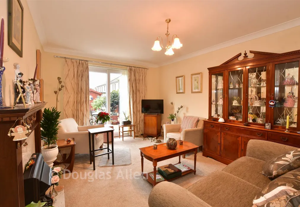Lounge/Dining Room - Roseberry Gardens, Upminster, Essex - Wards of Kent
