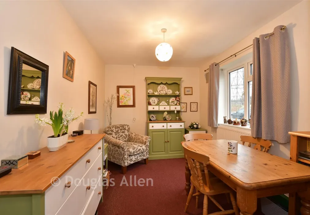 Bedroom 2 - Roseberry Gardens, Upminster, Essex - Wards of Kent
