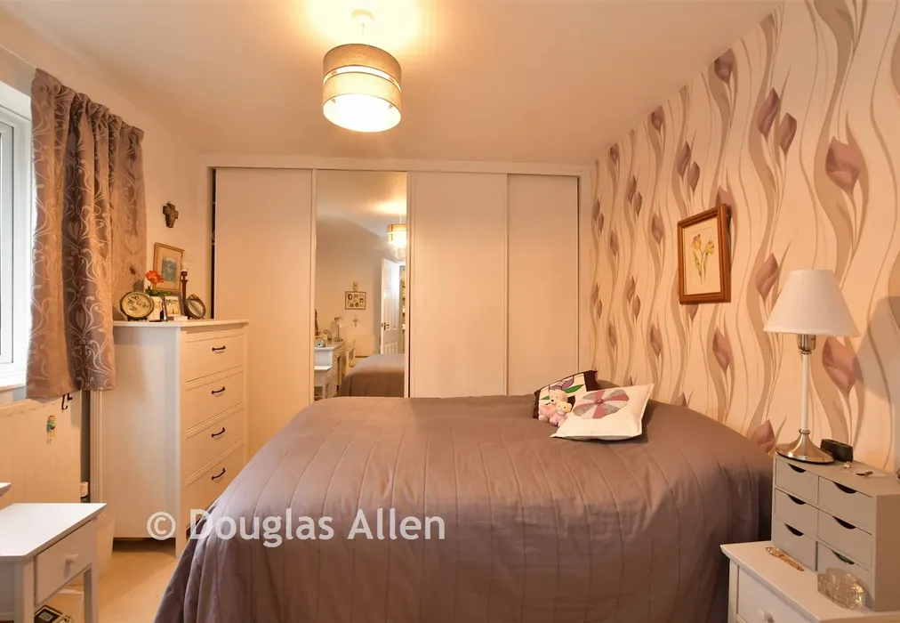 Bedroom 1 - Roseberry Gardens, Upminster, Essex - Wards of Kent