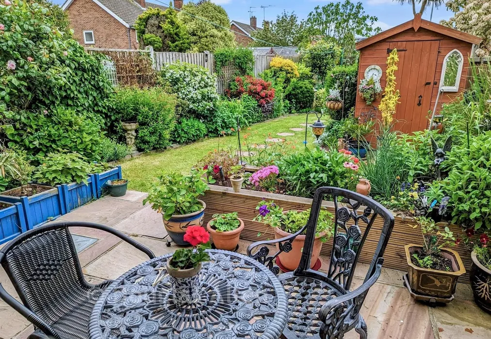 Rear Garden - Roseberry Gardens, Upminster, Essex - Wards of Kent