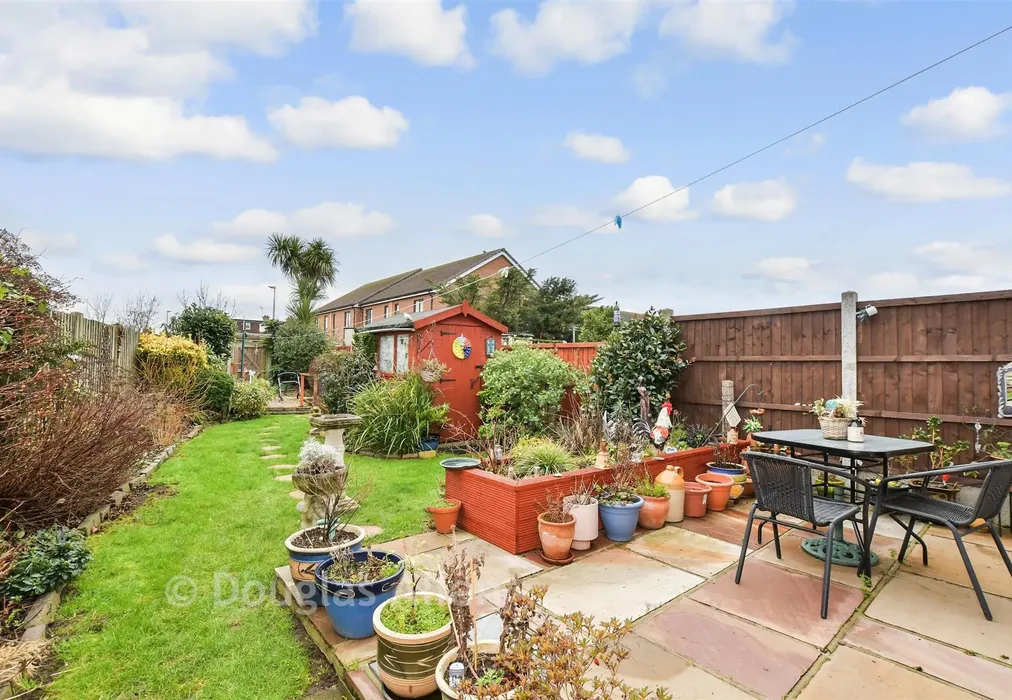 Rear Garden - Roseberry Gardens, Upminster, Essex - Wards of Kent