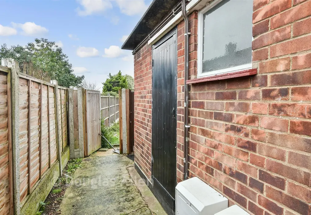 Workshop/Outbuildings - Roseberry Gardens, Upminster, Essex - Wards of Kent