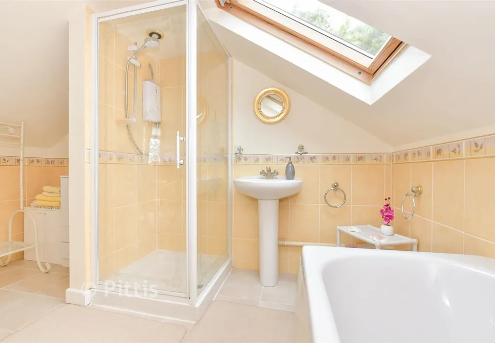 Bathroom - Gills Cliff Road, Ventnor, Isle of Wight - Wards of Kent