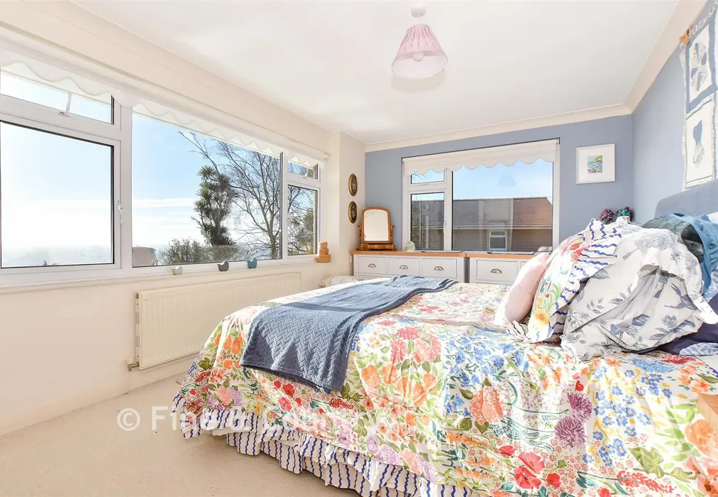Bedroom 2 - Castle Court, Ventnor, Isle of Wight - Wards of Kent