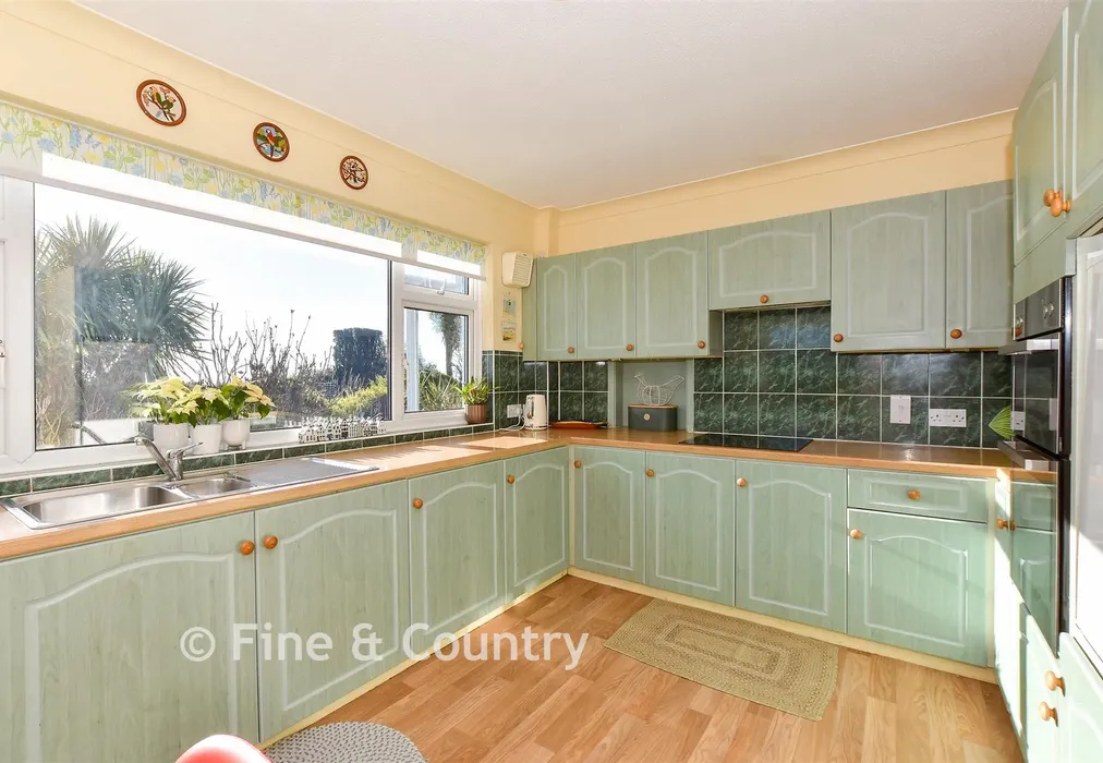 Kitchen - Castle Court, Ventnor, Isle of Wight - Wards of Kent