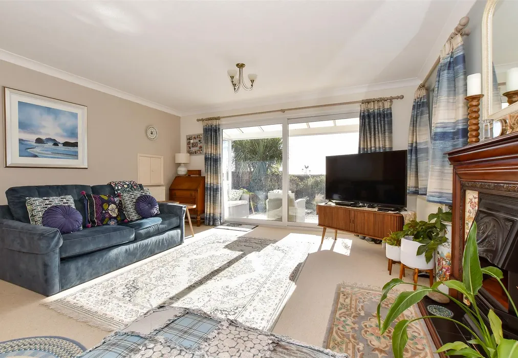 Sitting Room - Castle Court, Ventnor, Isle of Wight - Wards of Kent