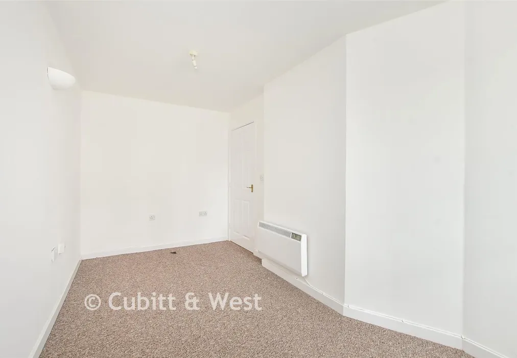 Bedroom 1 - Framfield Road, Uckfield, East Sussex - Wards of Kent