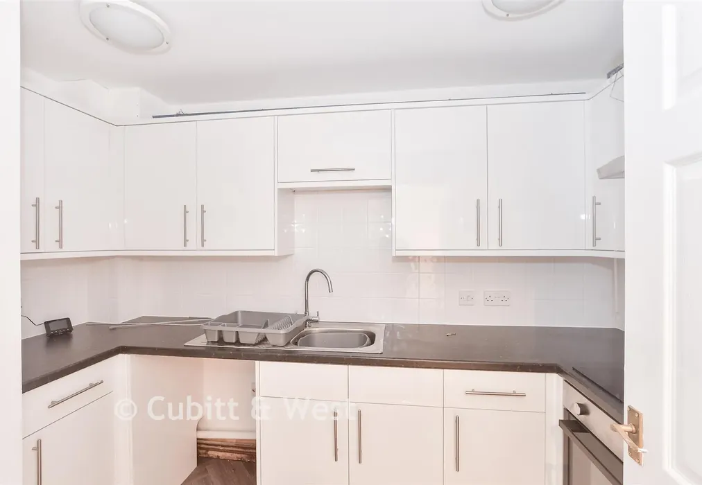 Kitchen - Framfield Road, Uckfield, East Sussex - Wards of Kent