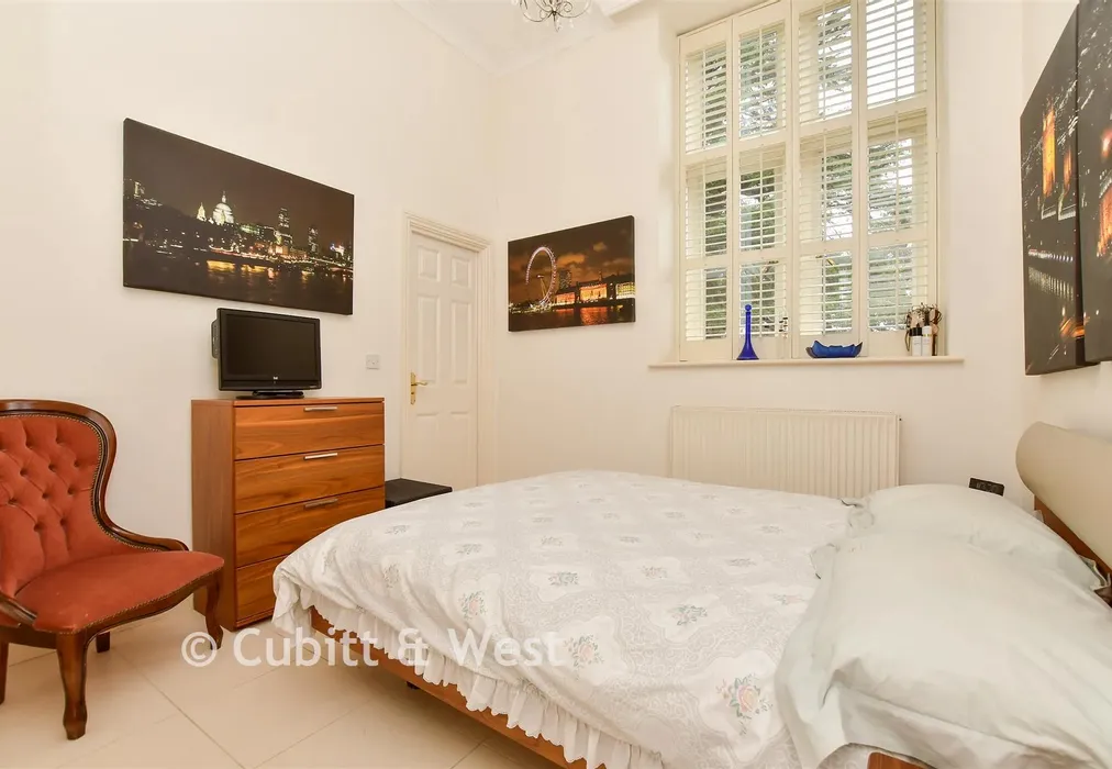 Bedroom 1 - Lavender Close, Leatherhead, Surrey - Wards of Kent