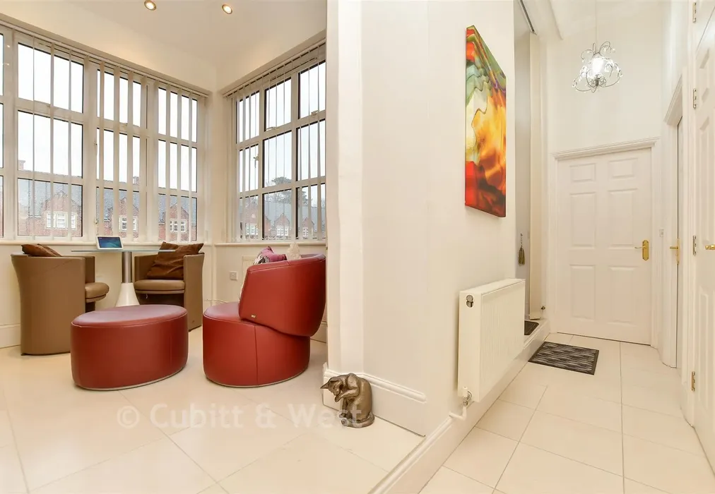 Entrance Hall - Lavender Close, Leatherhead, Surrey - Wards of Kent