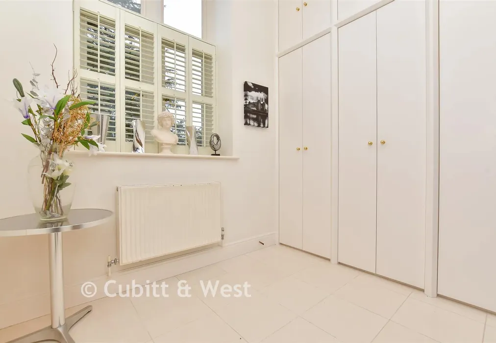 Bedroom 2 - Lavender Close, Leatherhead, Surrey - Wards of Kent