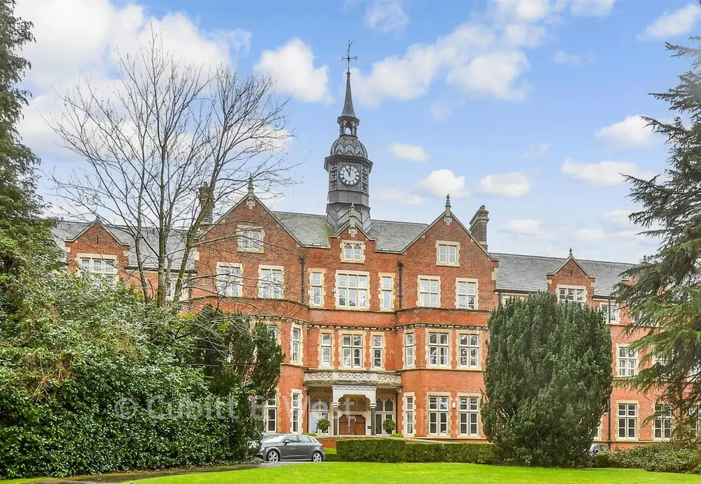 Front Elevation - Lavender Close, Leatherhead, Surrey - Wards of Kent
