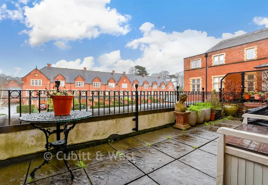 Balcony / Terrace - Lavender Close, Leatherhead, Surrey - Wards of Kent