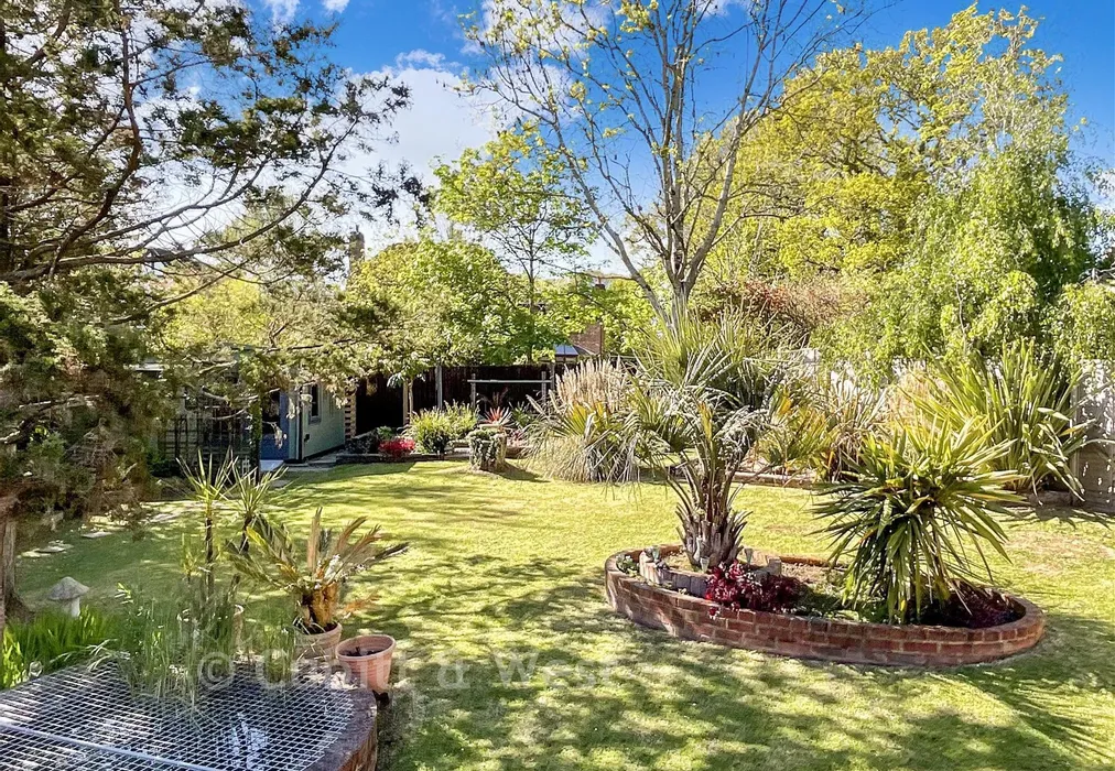 Garden 4. - Horsham Road, Rusper, West Sussex - Wards of Kent