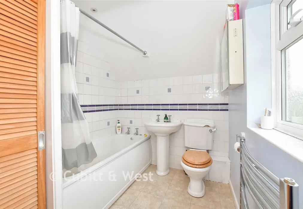 Bathroom - Chalk Lane, Sidlesham, Chichester, West Sussex - Wards of Kent