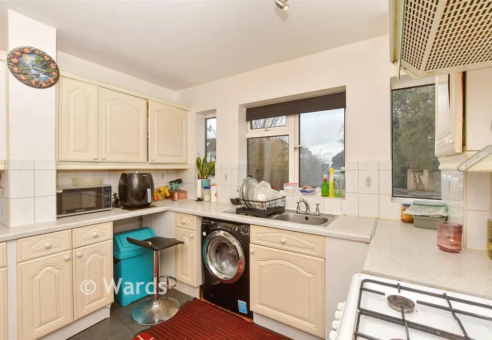 Kitchen - Rectory Road, Deal, Kent - Wards of Kent