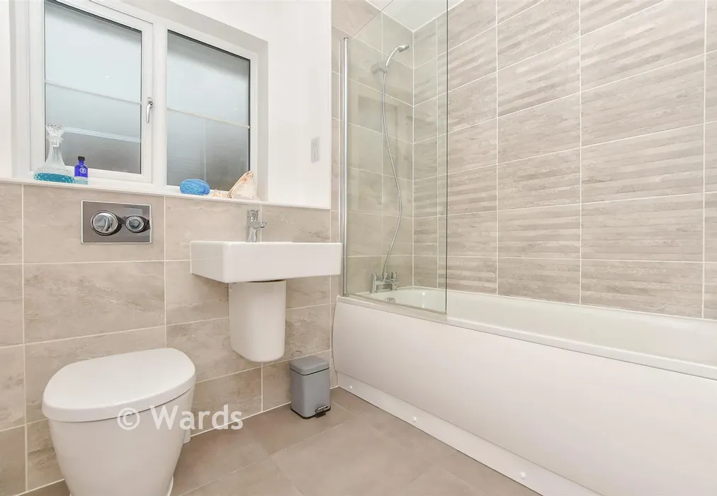 Bathroom - Ransley Field, High Halden, Ashford, Kent - Wards of Kent
