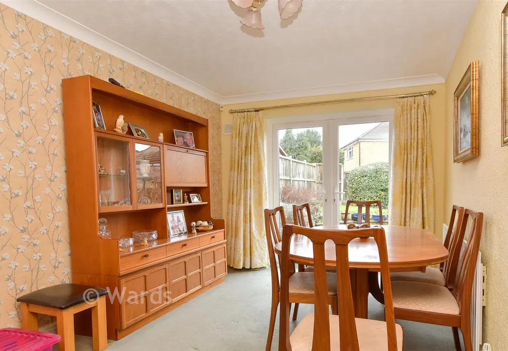 Lounge/Diner - Bumbles Close, Rochester, Kent - Wards of Kent