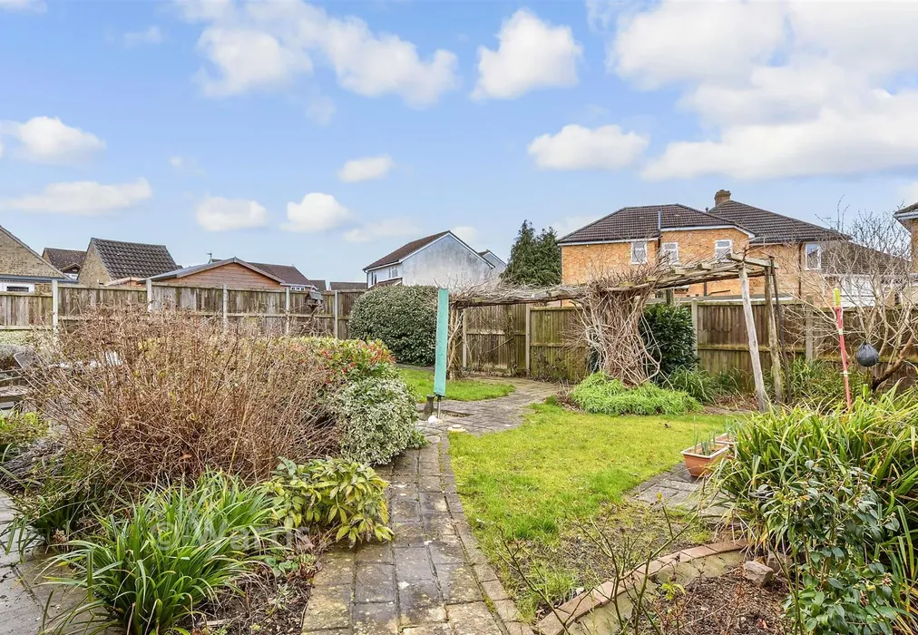 Rear Garden - Bumbles Close, Rochester, Kent - Wards of Kent