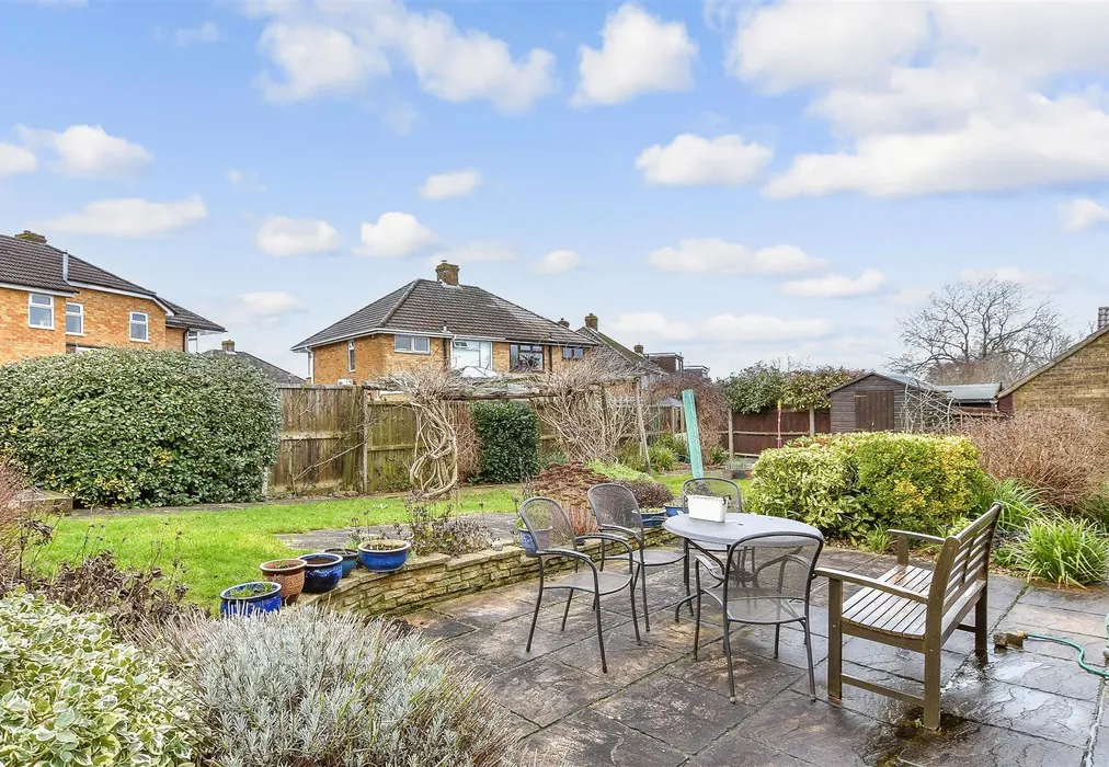 Rear Garden - Bumbles Close, Rochester, Kent - Wards of Kent