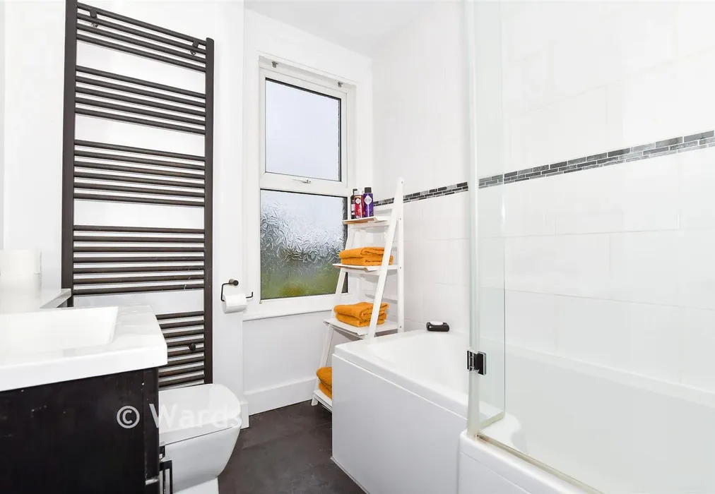 Bathroom - Milton Street, Maidstone, Kent - Wards of Kent