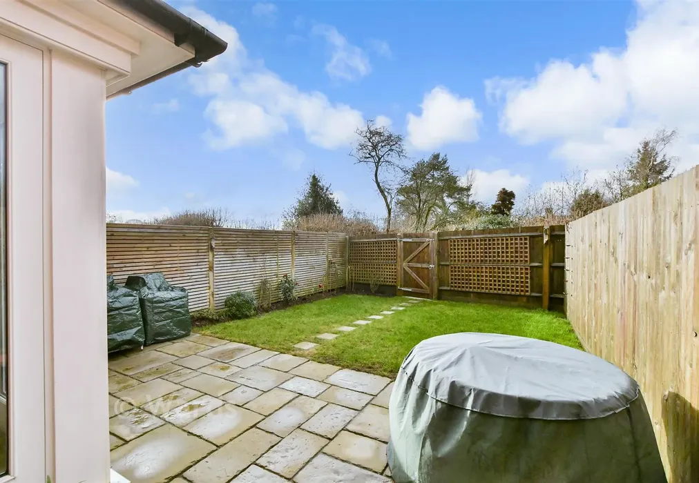 Rear Garden - Rose Lane, Stelling Minnis, Canterbury, Kent - Wards of Kent