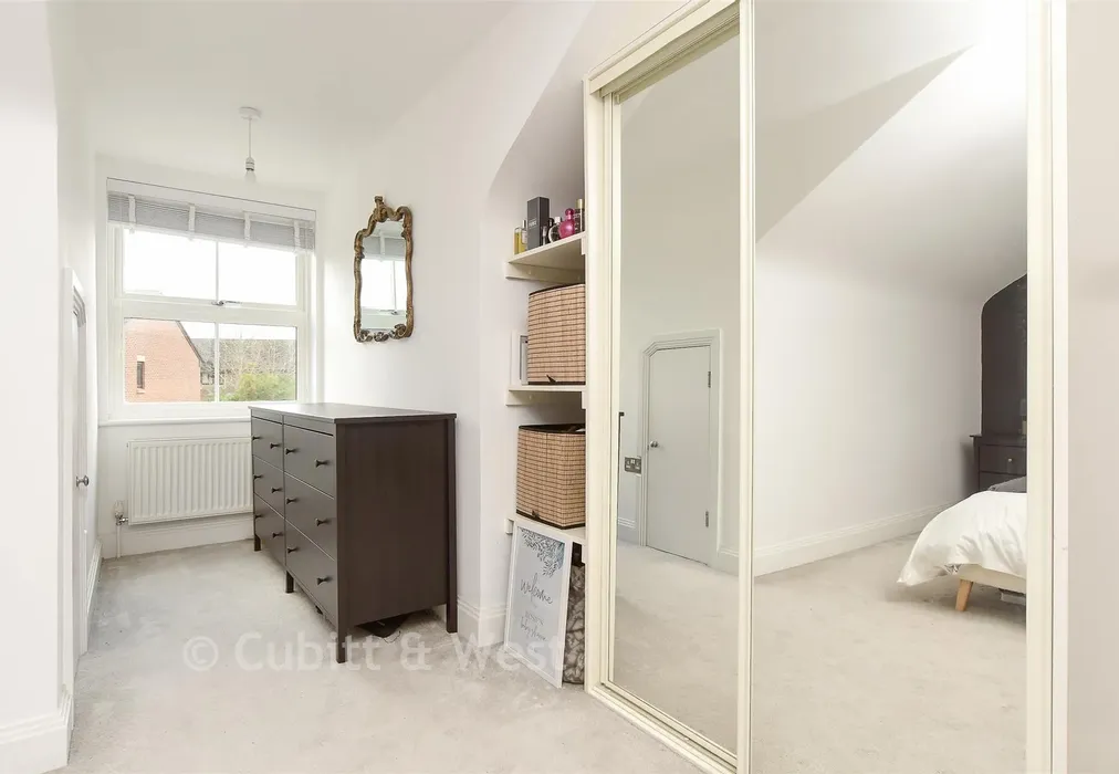 Dressing Area - Albert Road North, Reigate, Surrey - Wards of Kent