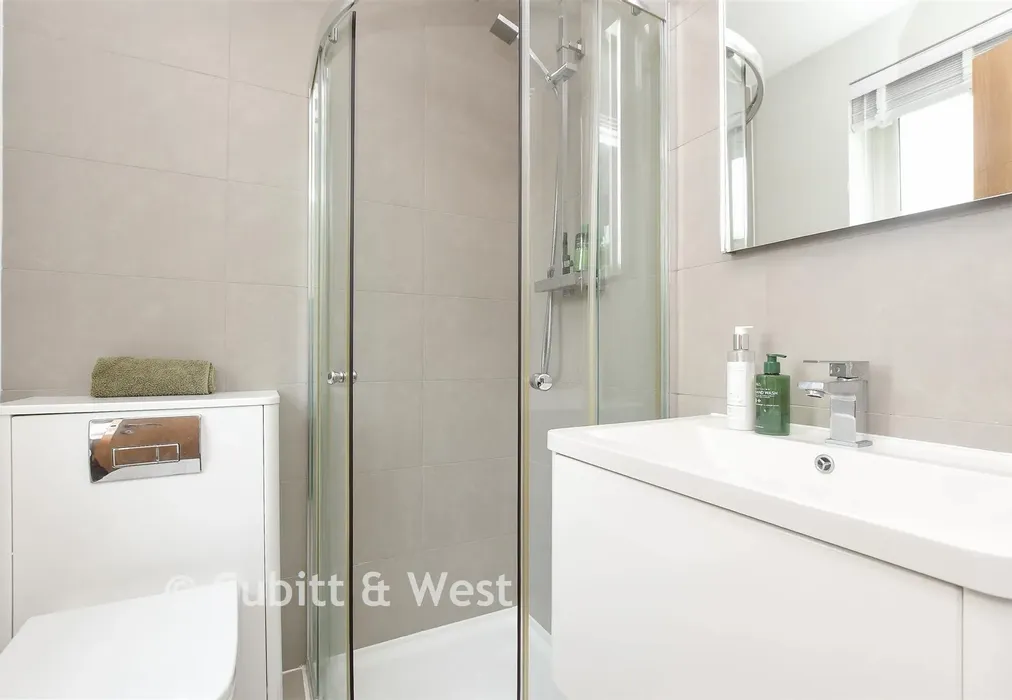En-Suite Shower Room - Albert Road North, Reigate, Surrey - Wards of Kent