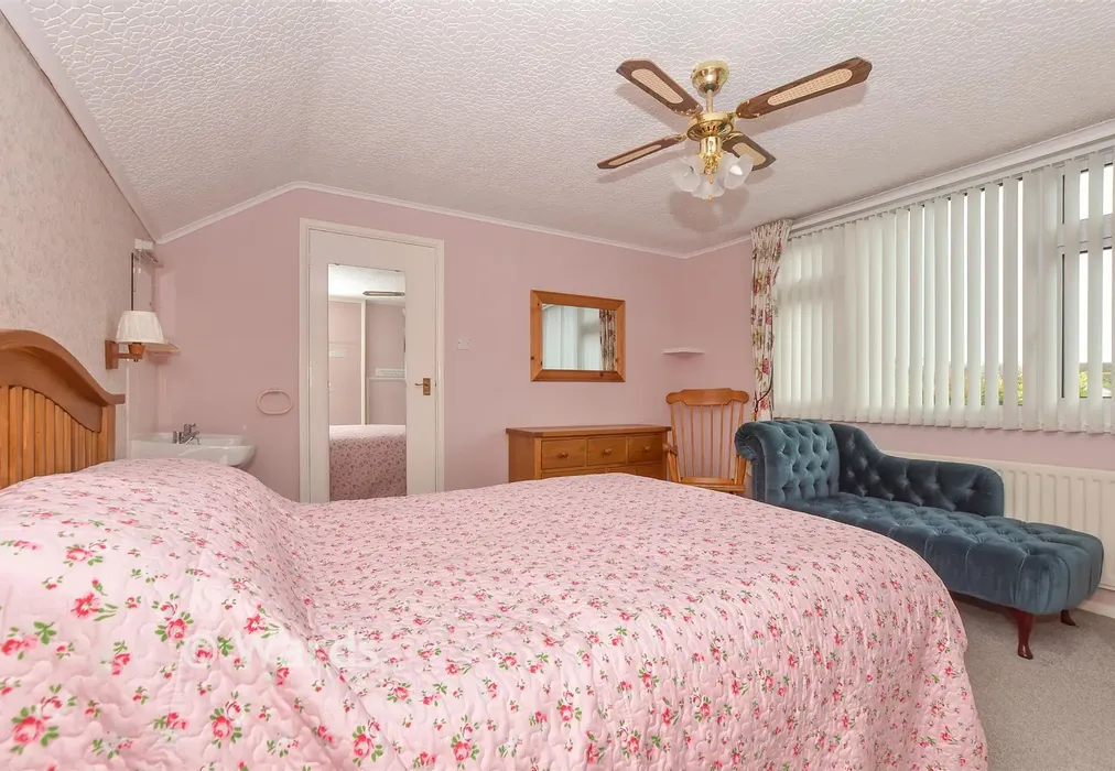 Bedroom 1 - Priory Close, New Romney, Kent - Wards of Kent