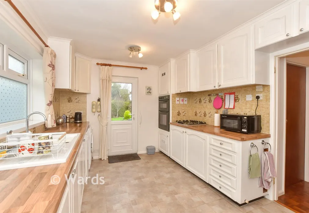 Kitchen - Priory Close, New Romney, Kent - Wards of Kent