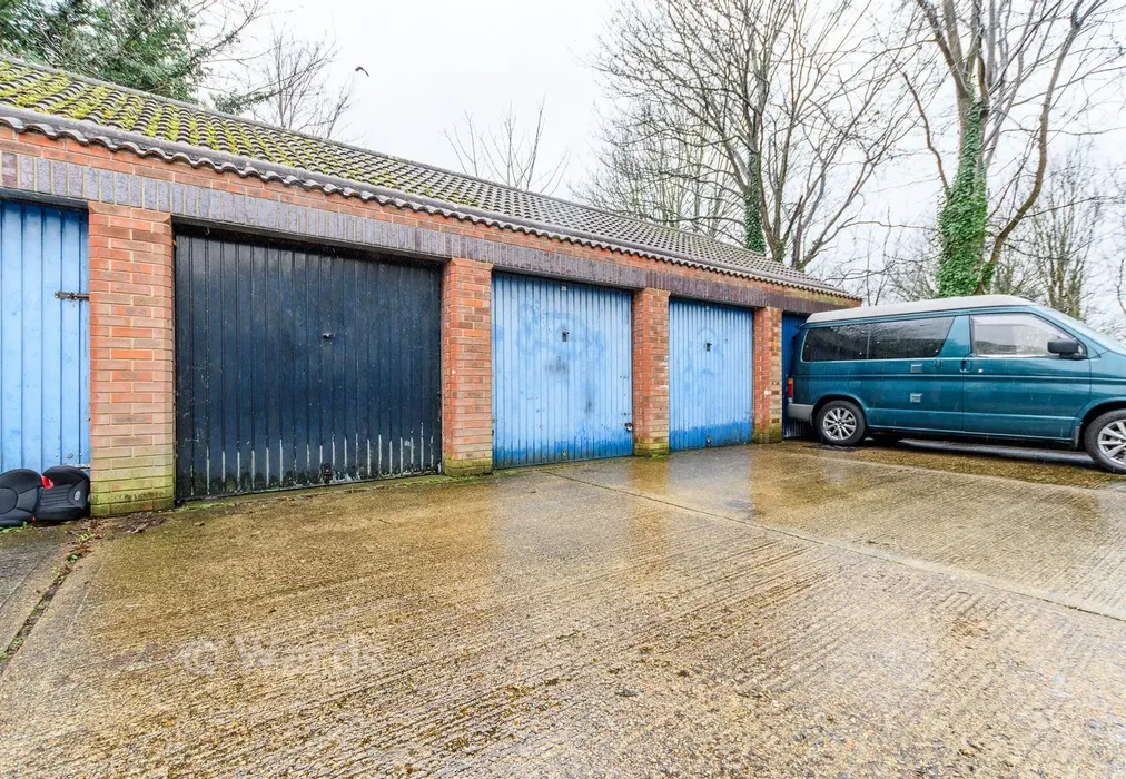 Garage - Sunderland Close, Rochester, Kent - Wards of Kent