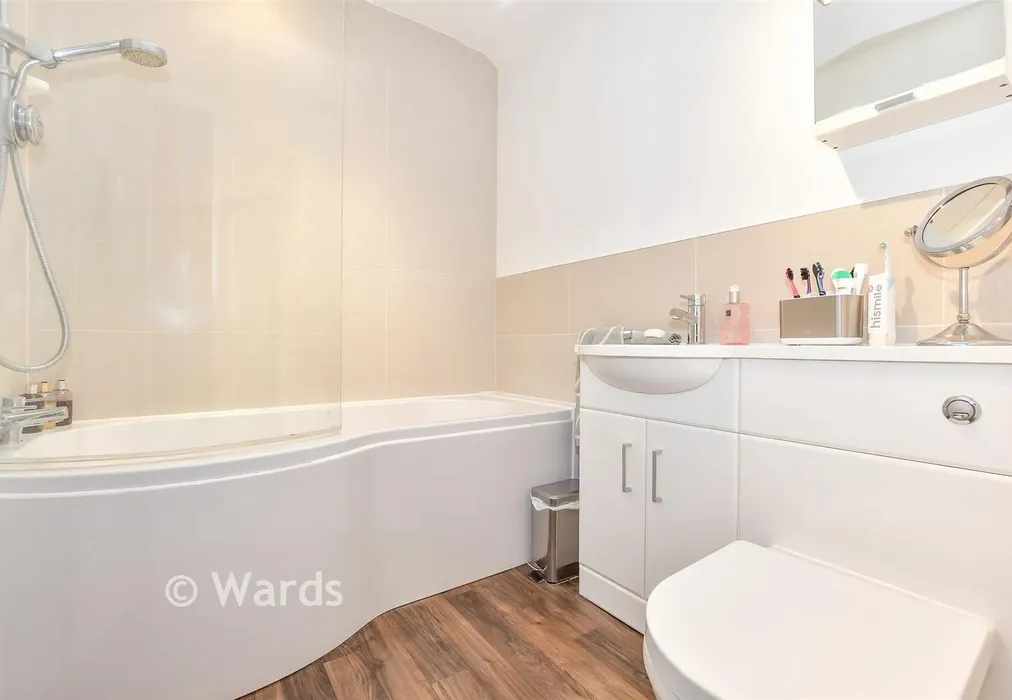 Bathroom - Chapel Street, Ryarsh, West Malling, Kent - Wards of Kent