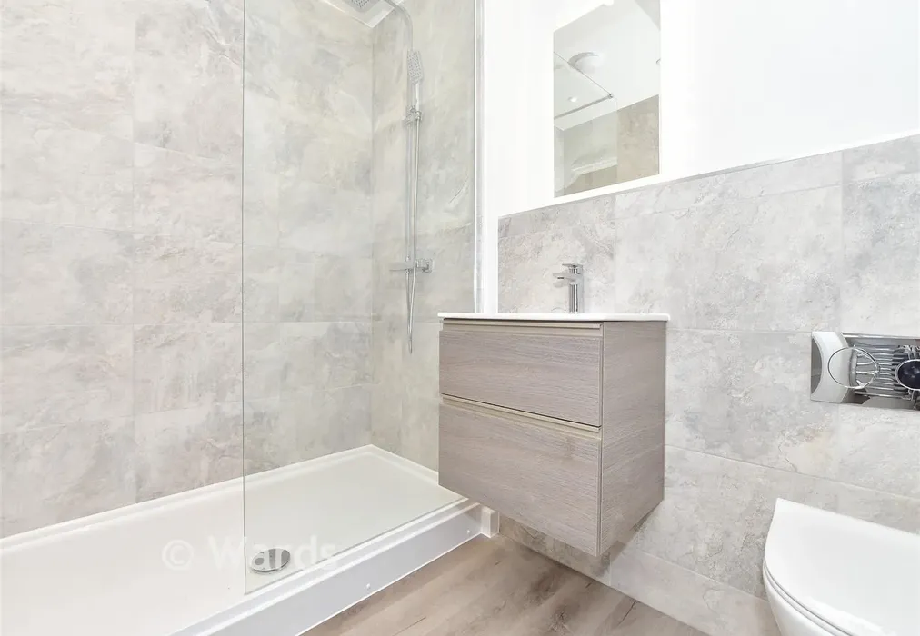 En-Suite - Maude Close, The Maude, New Romney, Kent - Wards of Kent