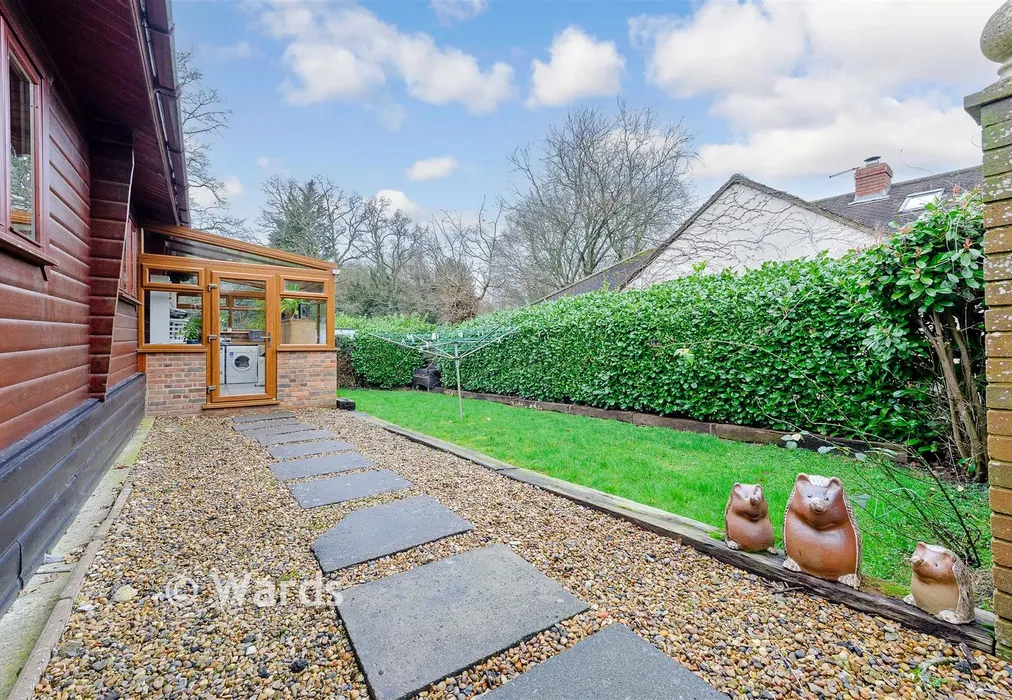 Side Garden - Knatts Valley Road, Knatts Valley, Sevenoaks, Kent - Wards of Kent