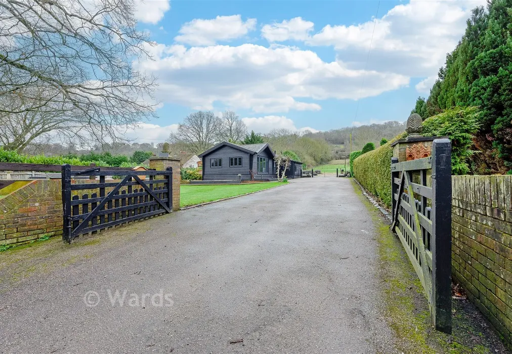 Driveway/Parking - Knatts Valley Road, Knatts Valley, Sevenoaks, Kent - Wards of Kent