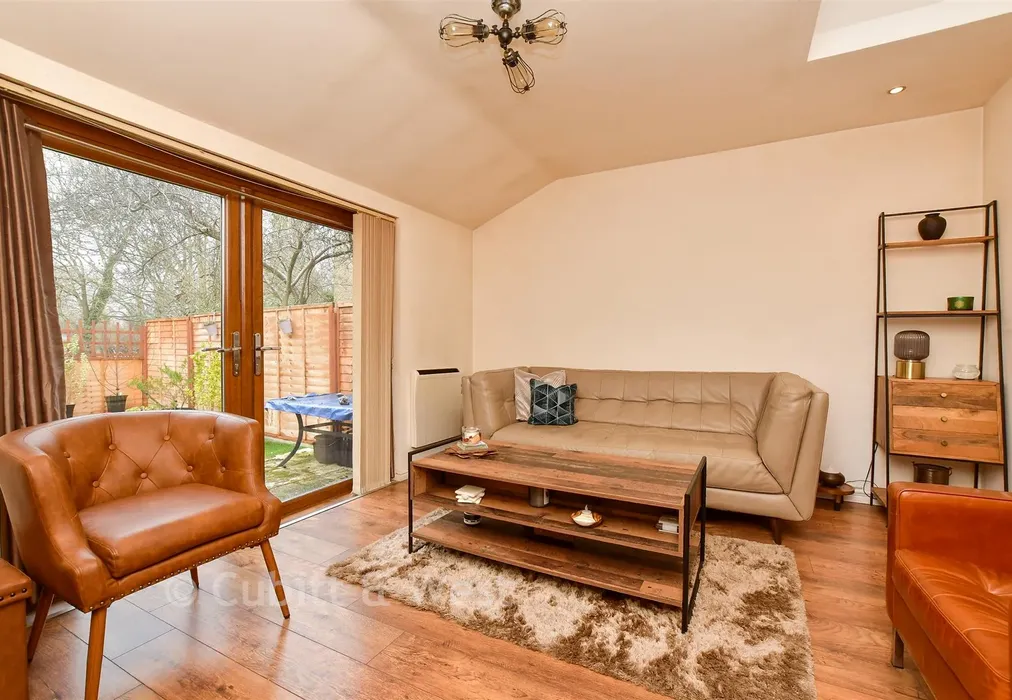 Bedroom 1 - Blenheim Crescent, South Croydon, Surrey - Wards of Kent
