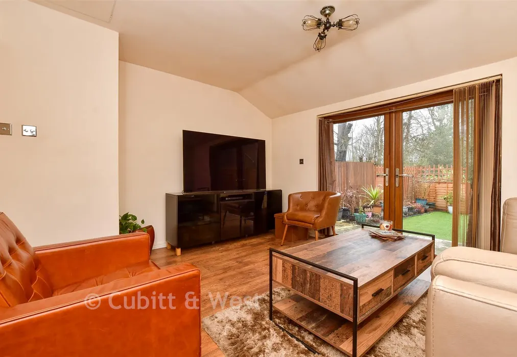Bedroom 1 - Blenheim Crescent, South Croydon, Surrey - Wards of Kent